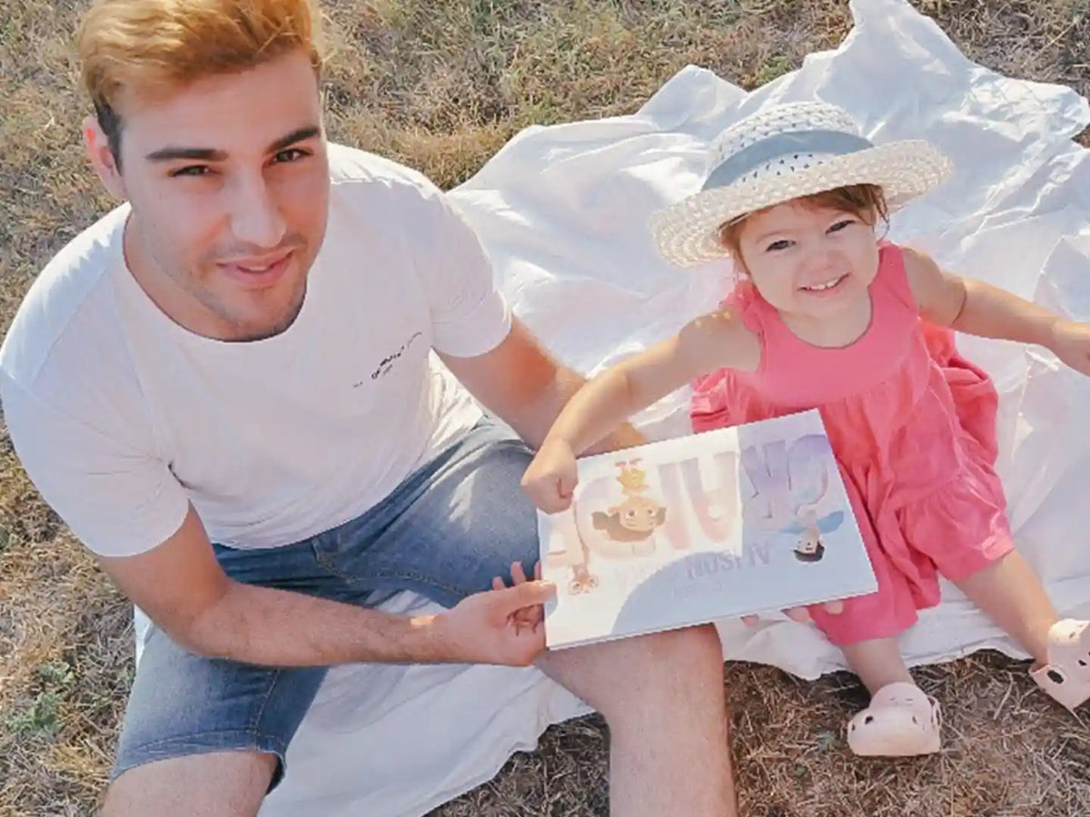 Dad and his daughter prepared the best gift for mom for Mother's Day, a personalized book just for her and her kid.