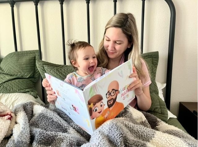 Happy customers of Hooray Heroes personalized mommy book.