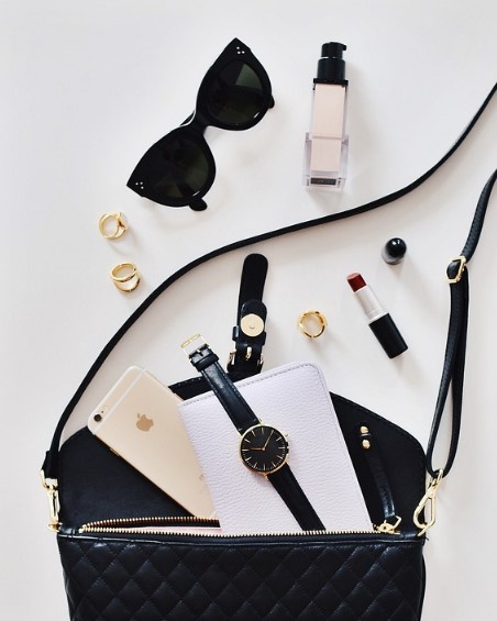 A number of personal accessories in a handbag.